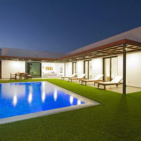 Jimena Villa *