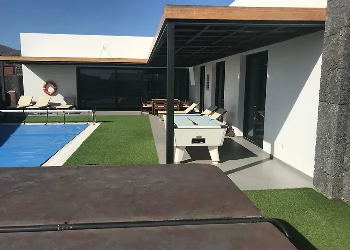 Jimena Villa Puerto del Carmen